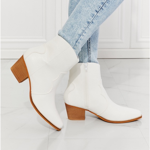 MMSHOES WATERTOWER TOWN FAUX LEATHER WESTERN ANKLE BOOTS WHITE - Picture 1 of 6